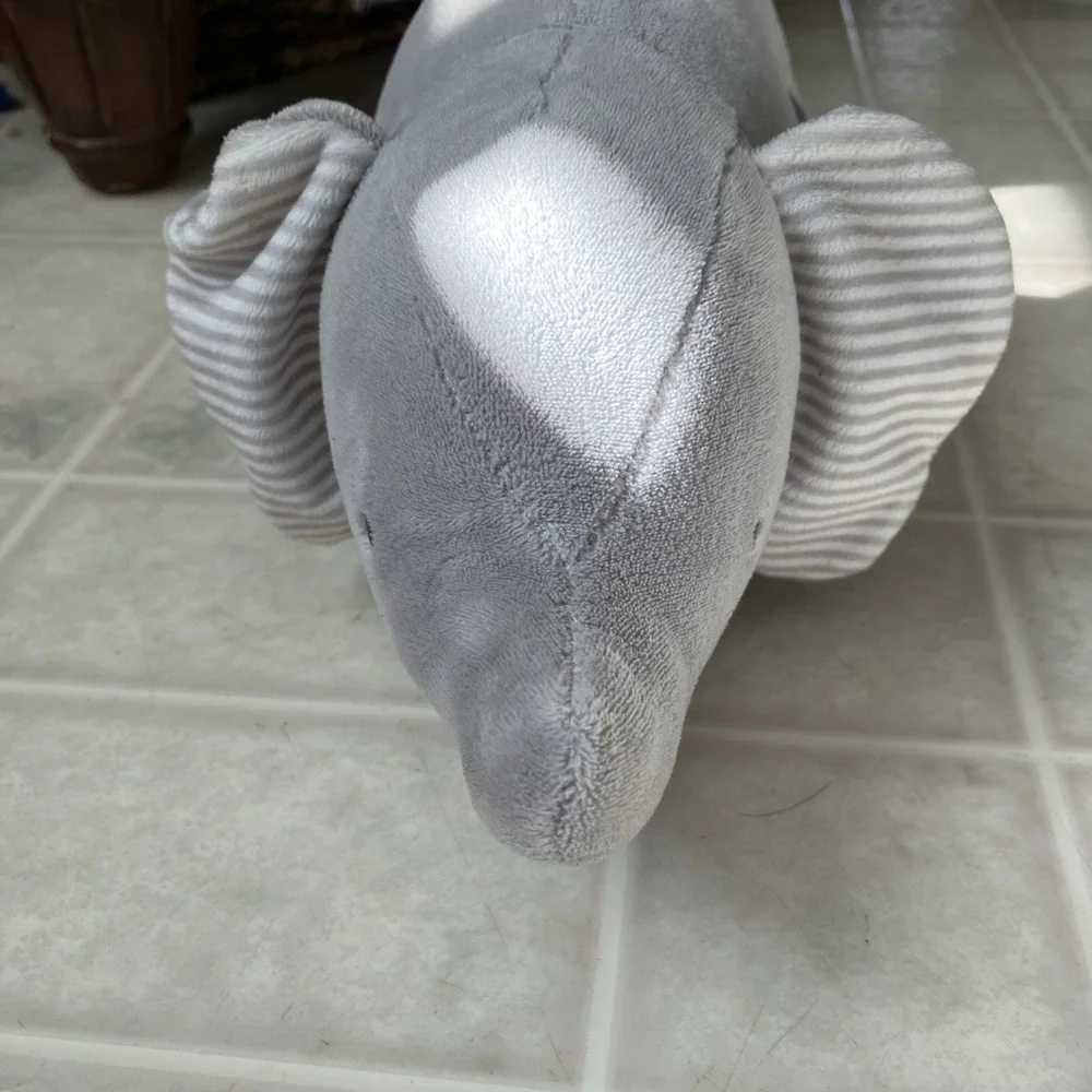 Carter's Child of Mine Elephant Plush Toy Wind‎ Up Musical Rock a Bye Baby